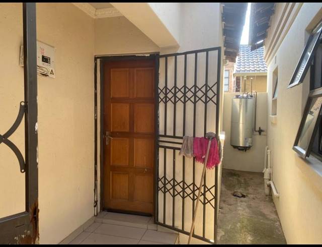 3 BEDROOM HOUSE FOR SALE IN MEADOWLANDS
